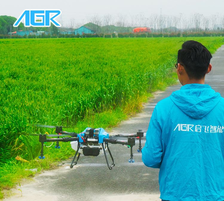 Tagann an drone cosanta plandaí cliste in ionad spraeáil láimhe lotnaidicídí